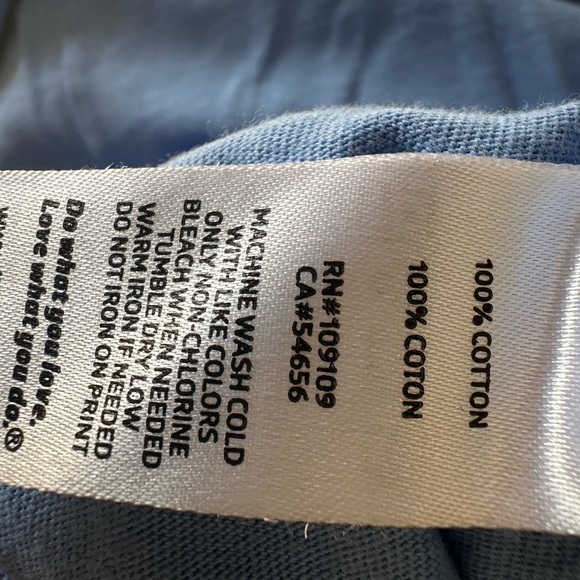 Life Is Good Crusher Women’s Ling Sleeve Blue top With Floral Design. Medium - Picture 4 of 8